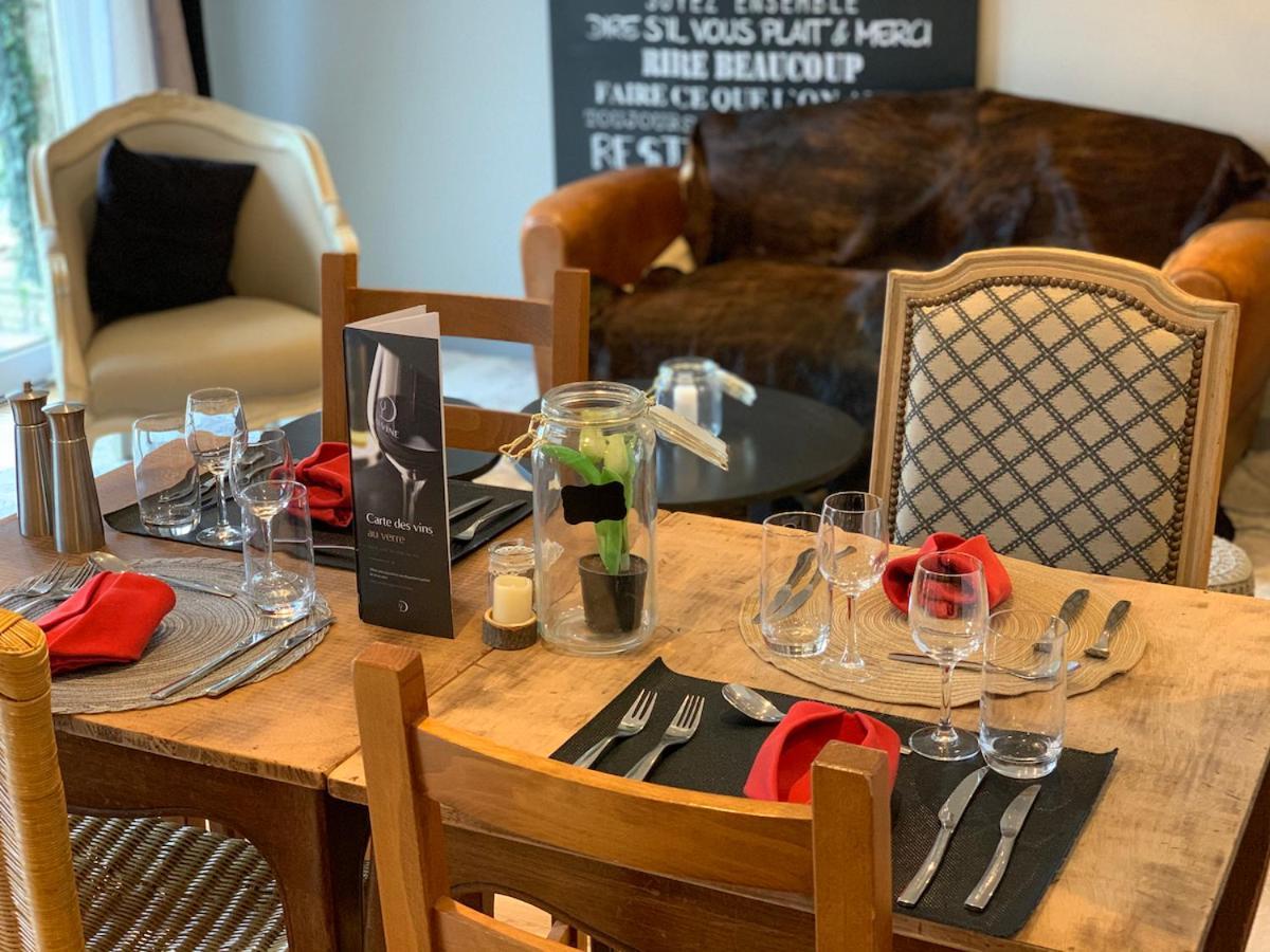 Logis Hotel Maison Carree Restaurant O Carre Dart Méréville Dış mekan fotoğraf