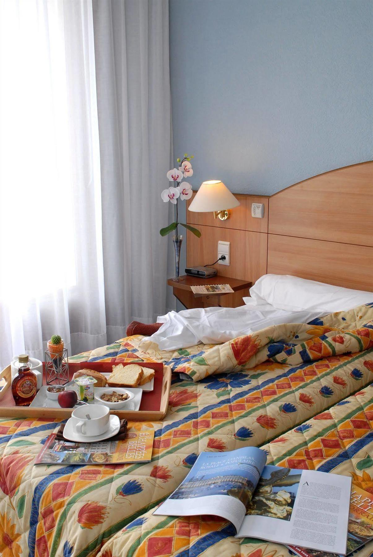 Logis Hotel Maison Carree Restaurant O Carre Dart Méréville Dış mekan fotoğraf