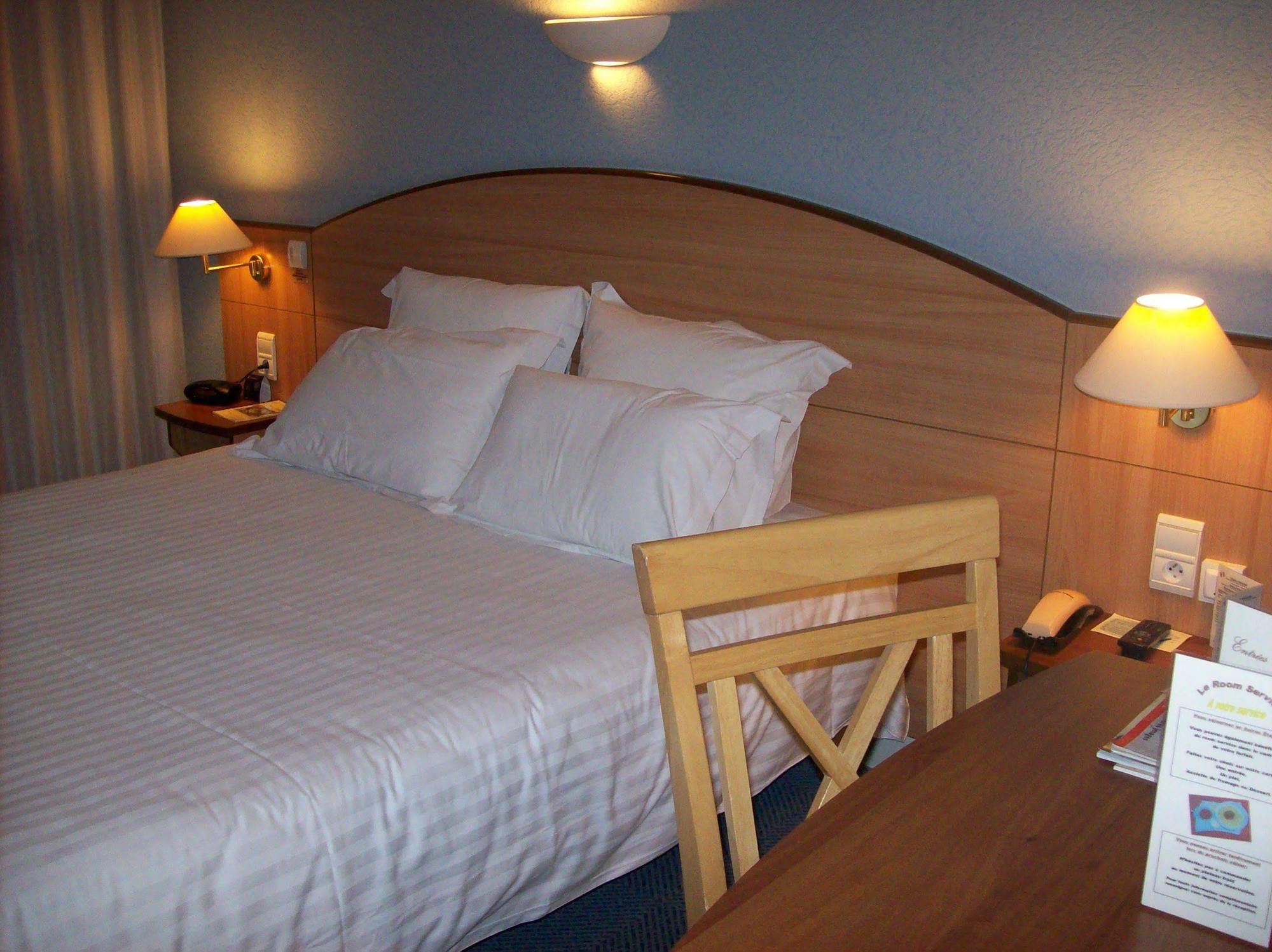 Logis Hotel Maison Carree Restaurant O Carre Dart Méréville Dış mekan fotoğraf