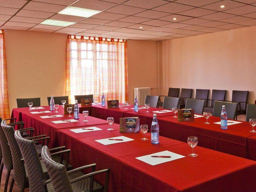 Logis Hotel Maison Carree Restaurant O Carre Dart Méréville Dış mekan fotoğraf